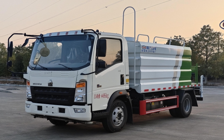 重汽蓝牌洒水车7方
